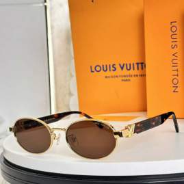Picture of Louis Vuitton Sunglasses _SKUfw76720660fw